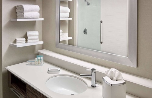Point Edward Hotel | Hampton Inn by Hilton Sarnia/Point Edward