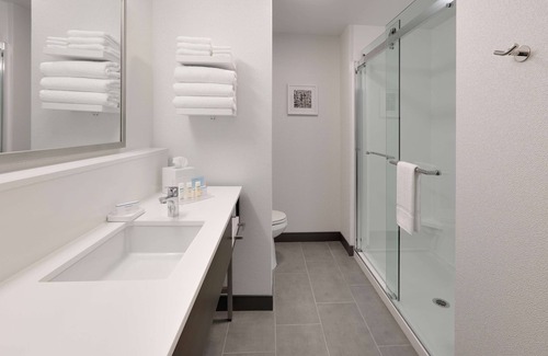 Lake Forest Hotel | Hampton Inn by Hilton Irvine Spectrum/Lake Forest