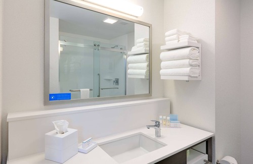 Lake Forest Hotel | Hampton Inn by Hilton Irvine Spectrum/Lake Forest