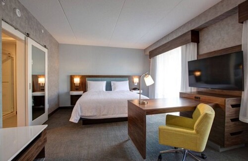 Township of Woolwich Hotel | Hampton Inn & Suites by Hilton Waterloo St. Jacobs