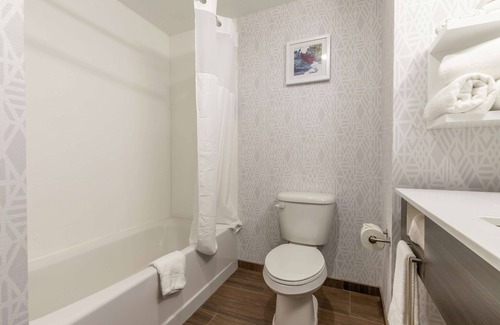 Camden Hotel | Hampton Inn Camden
