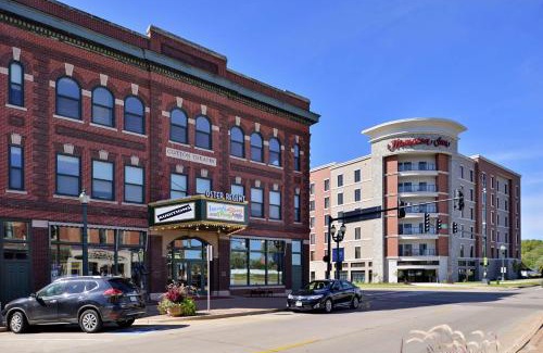 Cedar Falls Community Main Street Hotel | Hampton Inn Cedar Falls Downtown, Ia
