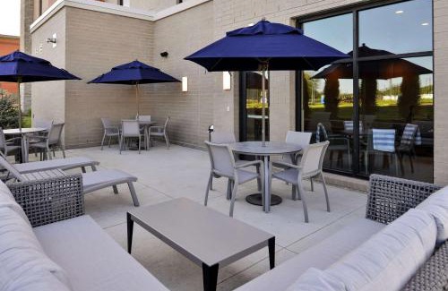 Cedar Falls Community Main Street Hotel | Hampton Inn Cedar Falls Downtown, Ia