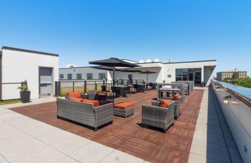 Rogers Park Hotel | Hampton Inn Chicago North-Loyola Station, Il