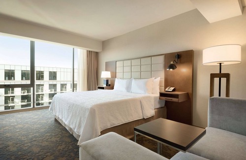 West Loop Gate Hotel | Hampton Inn Chicago West Loop Fulton Market Area