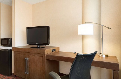 Union Square Hotel | Hampton Inn Denver West Federal Center