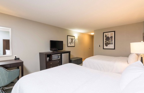 Clinton Township Hotel | Hampton Inn Detroit/Roseville