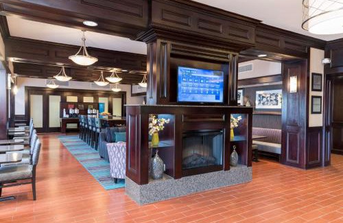 Clinton Township Hotel | Hampton Inn Detroit Roseville