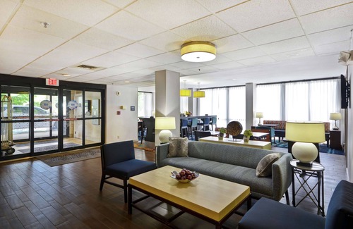 Madison Heights Hotel | Hampton Inn Detroit/Madison Heights/South Troy