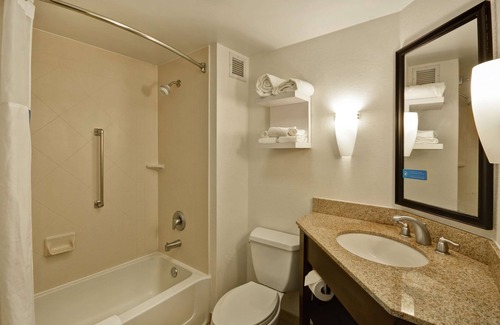 Madison Heights Hotel | Hampton Inn Detroit/Madison Heights/South Troy