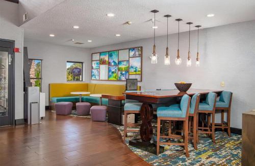 Elkhart Hotel | Hampton Inn Elkhart