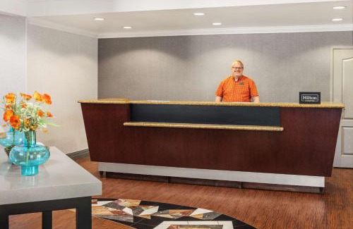Fairmont Hotel | Hampton Inn Fairmont