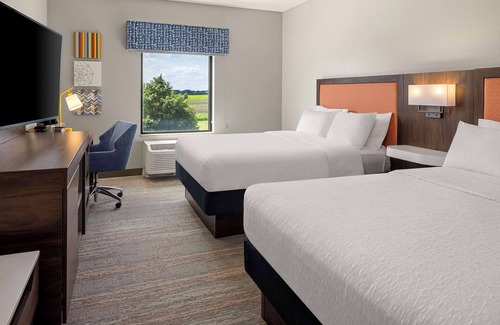 Fairmont Hotel | Hampton Inn Fairmont