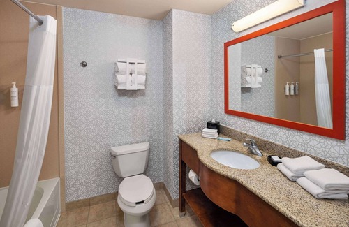 Fairmont Hotel | Hampton Inn Fairmont