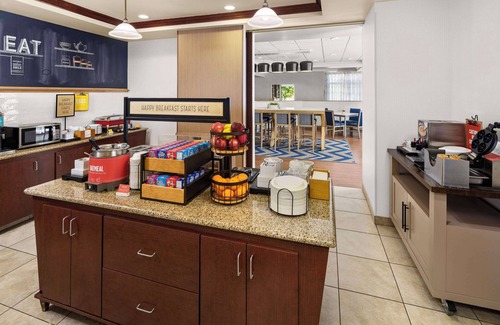 Fairmont Hotel | Hampton Inn Fairmont