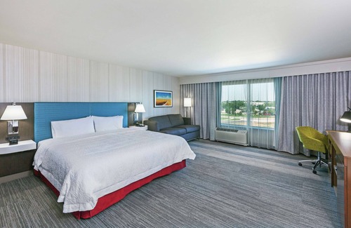 New Century Hotel | Hampton Inn Gardner Conference Center
