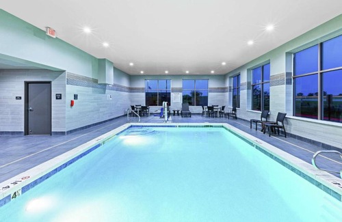 New Century Hotel | Hampton Inn Gardner