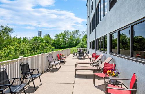 Alpine Center Hotel | Hampton Inn Grand Rapids/North