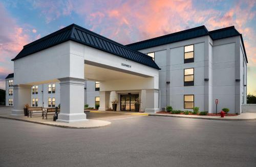 Alpine Center Hotel | Hampton Inn Grand Rapids/North