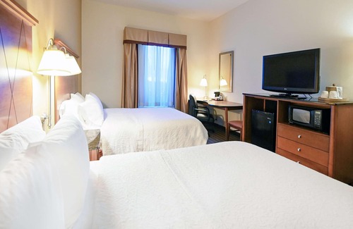 Coliseum Central Hotel | Hampton Inn Hampton-Newport News
