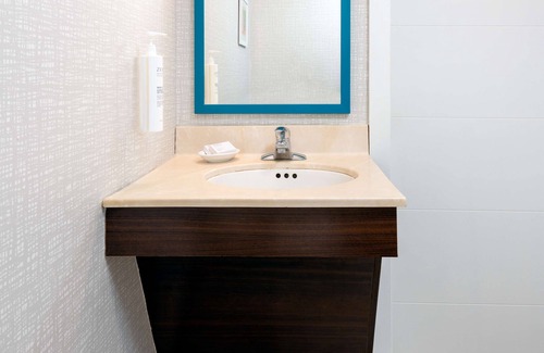 Windsor Hotel | Hampton Inn Hartford/Airport