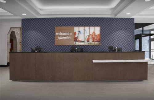 Wholesale District Hotel | Hampton Inn Indianapolis Downtown Across from Circle Centre