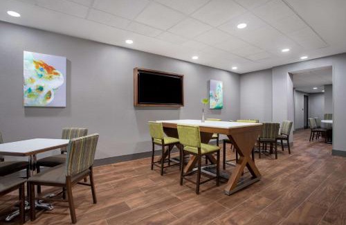 Coralville Hotel | Hampton Inn Iowa City/Coralville