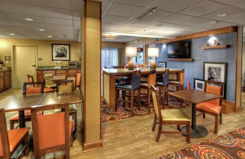 Arlington Hotel | Hampton Inn Jonesville/Elkin