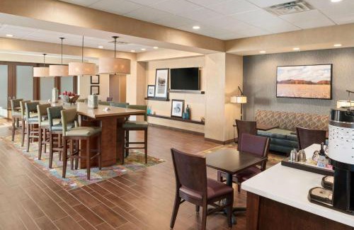 Highlands Hotel | Hampton Inn Lincoln Airport, Ne