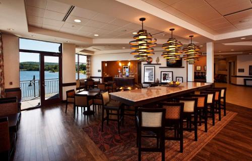 Upper Peninsula Hotel | Hampton Inn Marquette-Waterfront