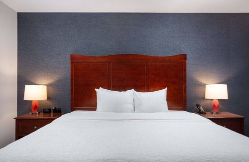 Medford Hotel | Hampton Inn Medford