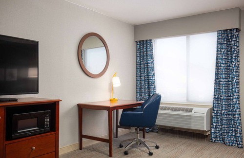Medford Hotel | Hampton Inn Medford