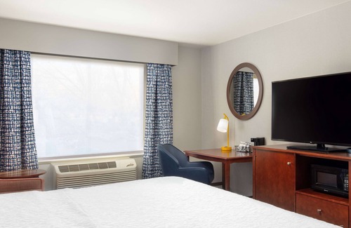 Medford Hotel | Hampton Inn Medford