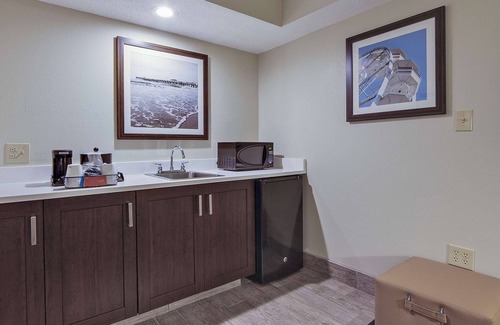 Myrtle Beach Hotel | Hampton Inn Myrtle Beach Broadway at the Beach