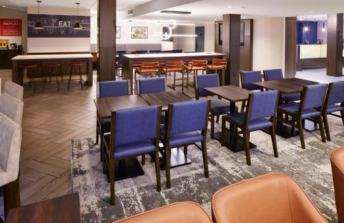 Newark Hotel | Hampton Inn Newark Airport