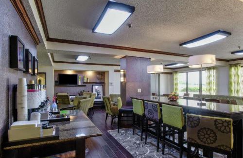 Salina Hotel | Hampton Inn Salina