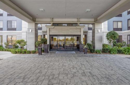 The East Side Hotel | Hampton Inn San Francisco Airport