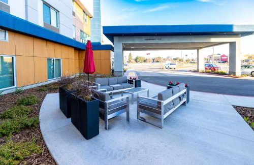 Selma Hotel | Hampton Inn Selma, Ca