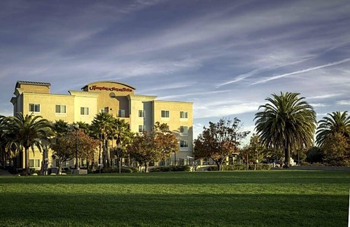 Fairfield Hotel | Hampton Inn & Suites Suisun City Waterfront