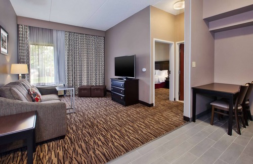 Middleburg Heights Hotel | Hampton Inn & Suites Cleveland-Airport/Middleburg Heights