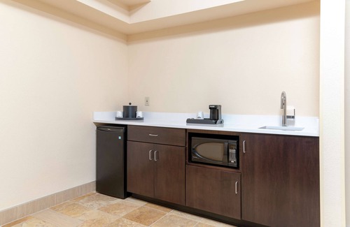 Middleburg Heights Hotel | Hampton Inn & Suites Cleveland-Airport/Middleburg Heights