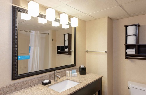 Middleburg Heights Hotel | Hampton Inn & Suites Cleveland-Airport/Middleburg Heights