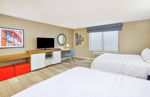 Oakwood Village Hotel | Hampton Inn & Suites Oakwood Village-Cleveland