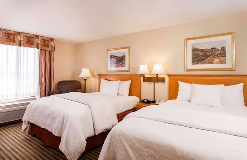 Addison Hotel | Hampton Inn & Suites Addison