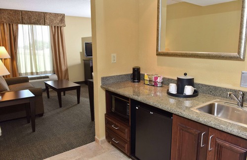 Alexandria Hotel | Hampton Inn & Suites Alexandria