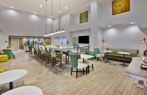 Alliance Hotel | Hampton Inn & Suites Alliance