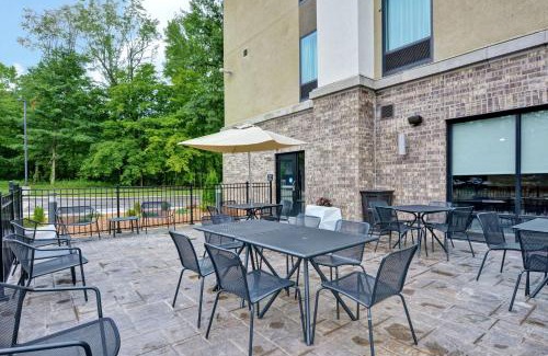 Ashland Hotel | Hampton Inn Suites Ashland, Ohio