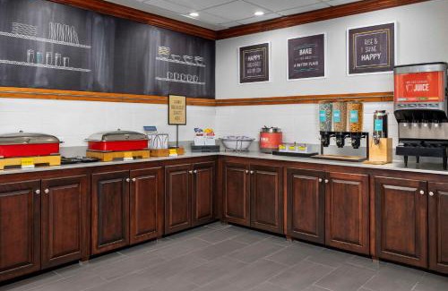 Lake Mary Hotel | Hampton Inn & Suites at Lake Mary Colonial Townpark