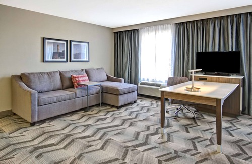 Medicine Hat Hotel | Hampton Inn & Suites by Hilton Medicine Hat