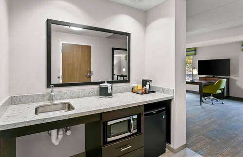 Rolling Road Farms Hotel | Hampton Inn & Suites Baltimore/Woodlawn